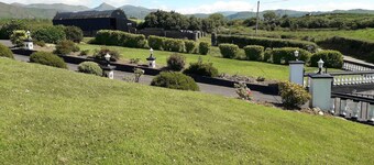 Room in Apartment - 1 Bedroom In A Homely Home With A Lovely Farm