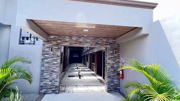 Apartment, 2 Bedrooms | Property entrance