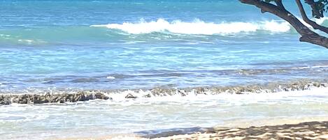Beach nearby, sun loungers, beach towels