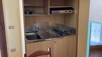 Frigorifero, forno, piano cottura, lavastoviglie