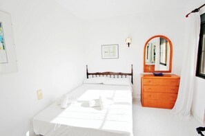 2 bedrooms, iron/ironing board, WiFi, bed sheets - Magdalena - holiday bungalow with pool in Teulada (Teulada)