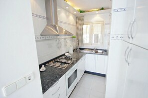 Fridge, microwave, oven, stovetop - Magdalena - holiday bungalow with pool in Teulada (Teulada)