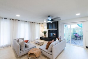 TV connectée, cheminée, espaces bureaux, imprimantes