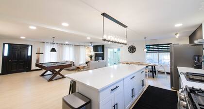 New Remodel/5 Rooms/3Full bathrooms/6TVs/3Kings3Queens/Baby/Dog friendly