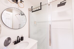 Combined shower/tub, hair dryer, towels, soap