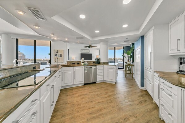 Fridge, microwave, oven, stovetop - Destin Harbor & Crab Island Views ~ Updated 3 Bedroom Condo (Destin)