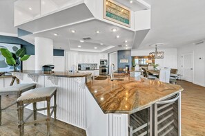 Fridge, microwave, oven, stovetop - Destin Harbor & Crab Island Views ~ Updated 3 Bedroom Condo (Destin)