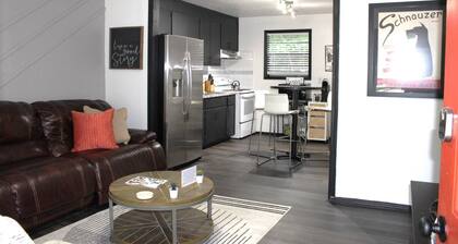 Great Extended Work Stays-Pet-Friendly Cozy 2BR, Driveway Parking, 30M from Downtown Atlanta