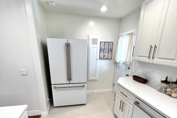 Frigorífic, microones, forn i placa de cuina