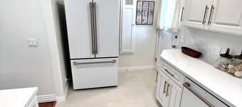 Beautiful Beach House - Walk to the beach!