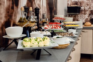 Café da manhã com buffet todos os dias mediante uma taxa