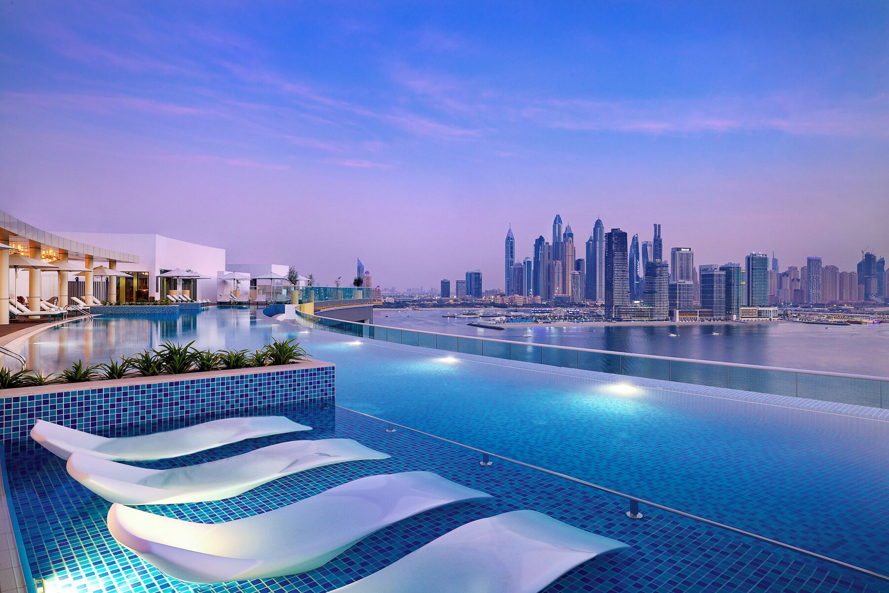 2 outdoor pools, sun loungers