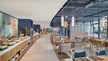 Tägliches Frühstücksbuffet (90 AED pro Person)
