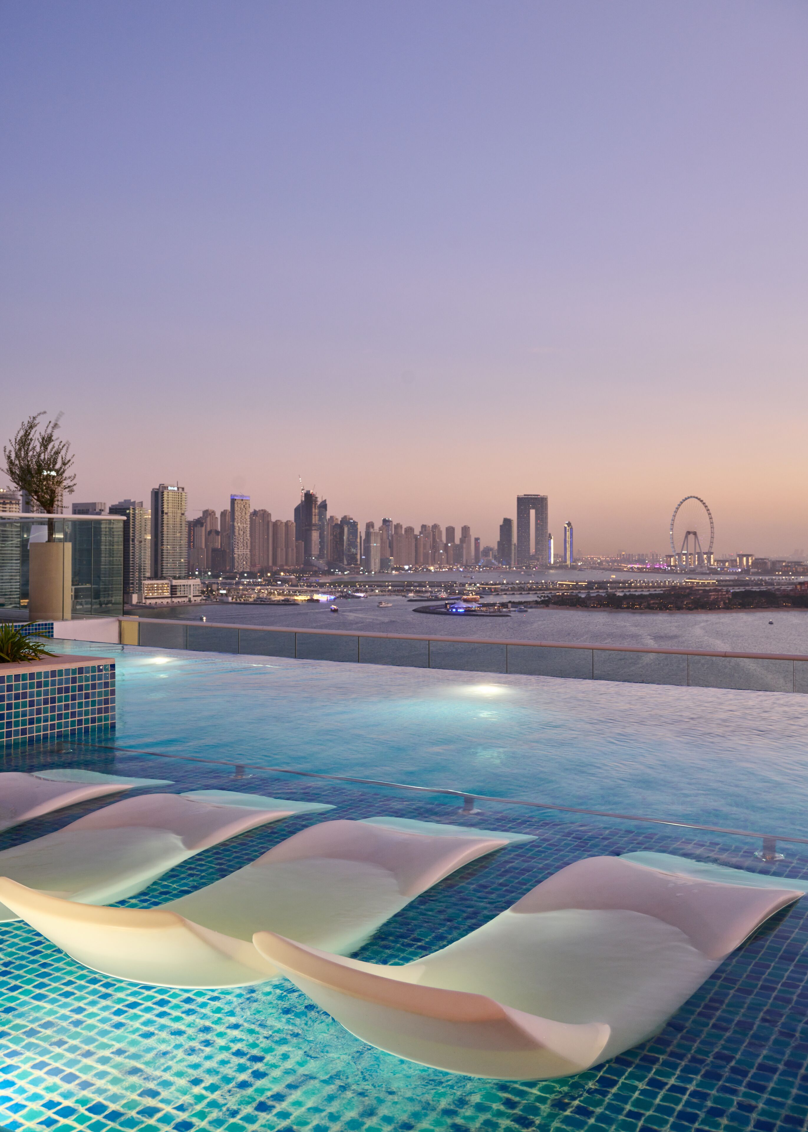 2 outdoor pools, sun loungers