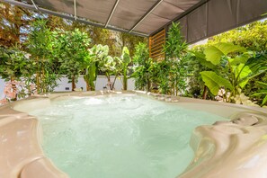 Baignoire à remous extérieure