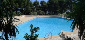 Outdoor pool - Magnificent apartment in residence with swimming pool (Hyères)