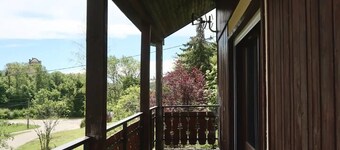 Chalet Accueillant avec vue sur le lac de Narlay.
