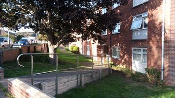 Apartemen, 1 Tempat Tidur Queen | Halaman properti