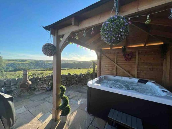 Chalet | Garden - Inviting 4 Berth Caravan in Hebden Bridge (Hebden Bridge)