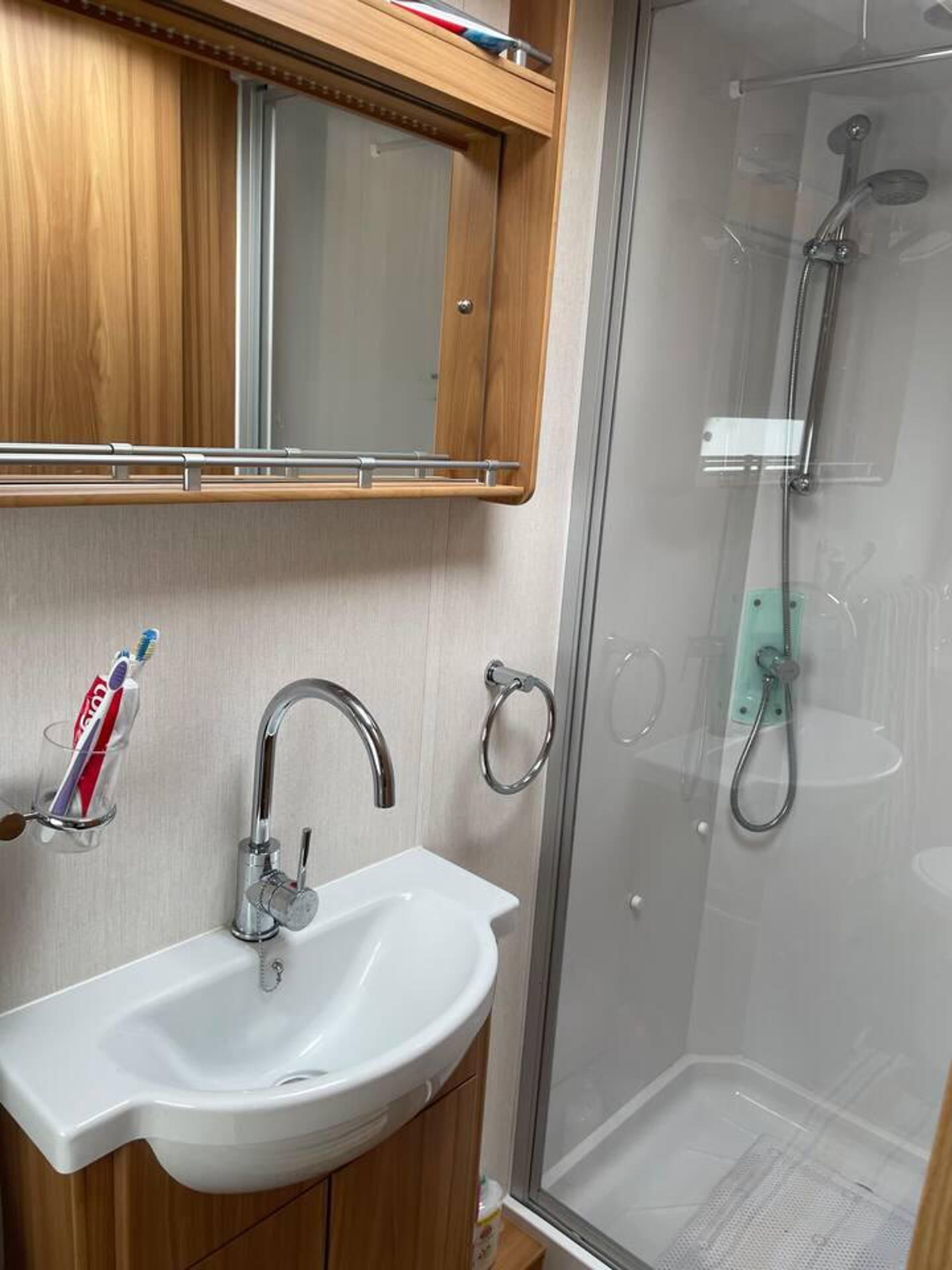 Chalet | Bathroom | Shower, towels