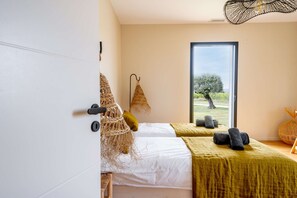 4 Schlafzimmer, Schreibtisch, Reisekinderbett, WLAN