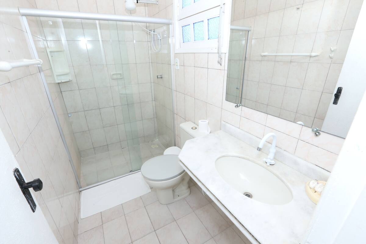 Comfort Suite | Bathroom | Towels, soap, toilet paper