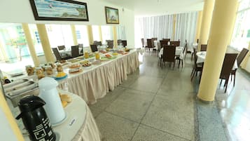 Daily buffet breakfast (BRL 20 per person)