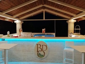 Bar (in der Unterkunft)