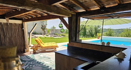GĂźte romantique avec piscine privĂ©e et massages â 2 pers