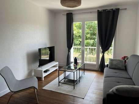 Smart TV, fireplace. Superbe T3, 85m2 en Résidence, Grand Parking Privé