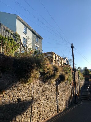 Property grounds - Stunning views, period town house, central Dartmouth close to river, quiet road. (Dartmouth)