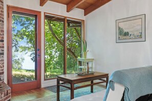 Spa - The Riverfront Retreat-Woods Landing (Vancouver)