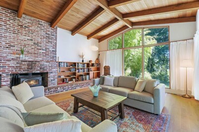 The Riverfront Retreat-Woods Landing