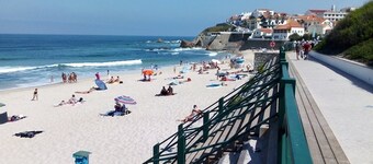 STARFISH Beach House overlooking the sea and next to a multi-sports venue