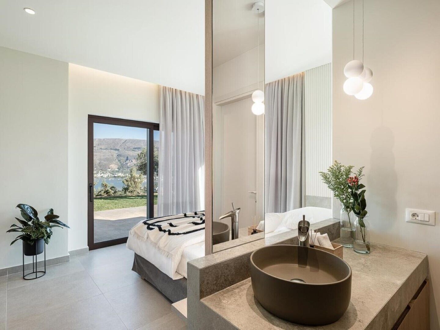 2 bedrooms, desk, soundproofing, iron/ironing board