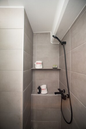 Apartment | Badezimmer | Haartrockner, Shampoo