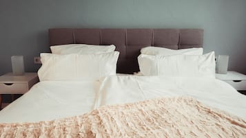 2 bedrooms, desk, free WiFi, bed sheets