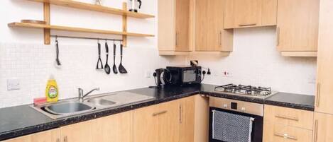 Réfrigérateur, four, lave-vaisselle