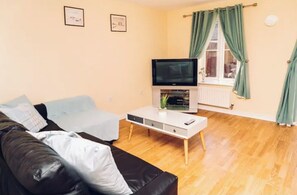 TV - Comfortable Colchester Home (Colchester)