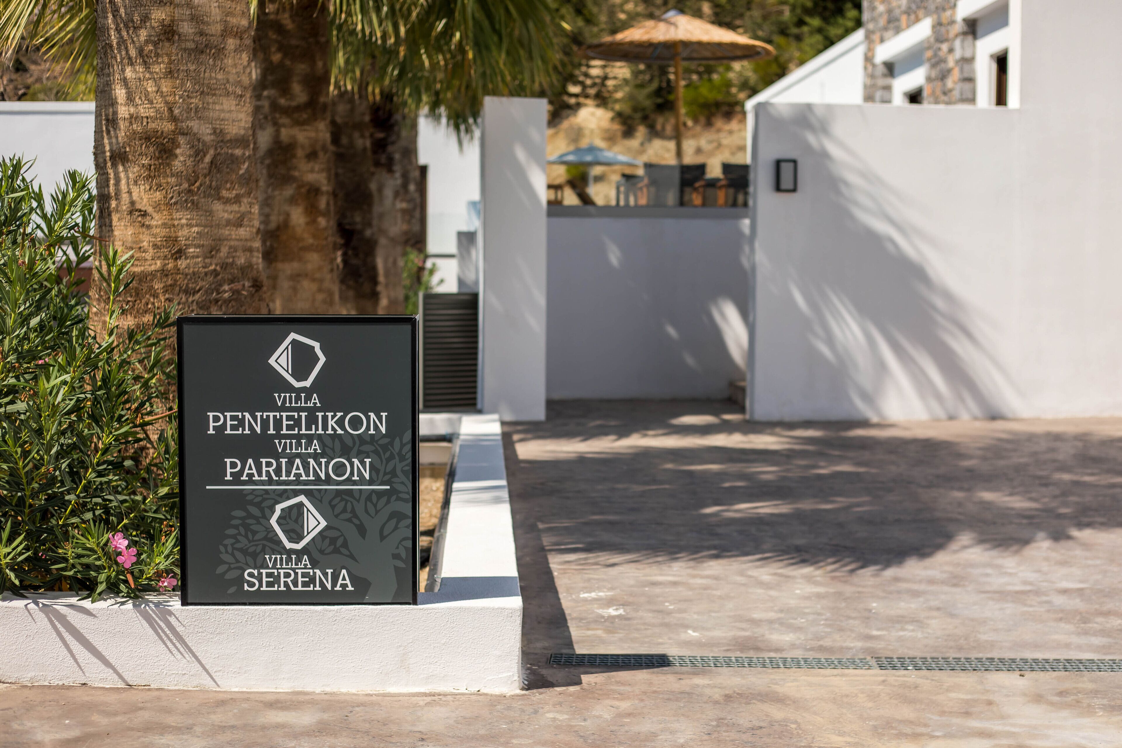 Indicador per Villa Pentelikon, Villa Parianon i Villa Serena.