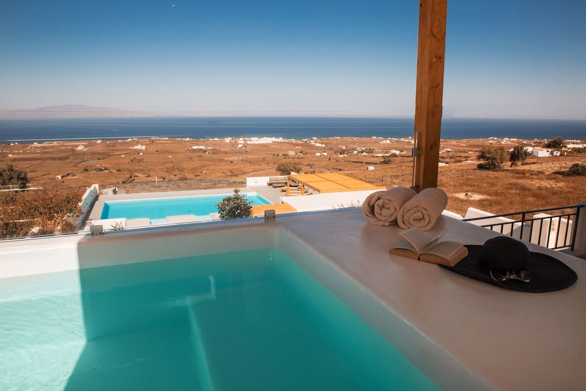 Deluxe Suite with Outdoor Hot Tub and Panoramic Sea view | Soundproofing, free WiFi, bed sheets