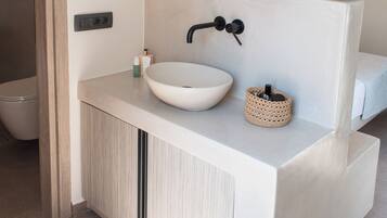 Deluxe Suite with Outdoor Hot Tub and Panoramic Sea view | Chambres insonorisées, Wi-Fi gratuit, draps fournis
