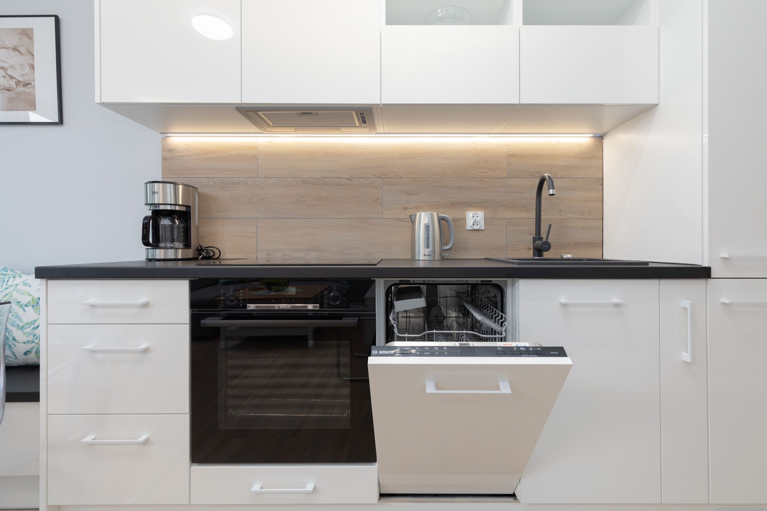 Fridge, oven, stovetop, dishwasher