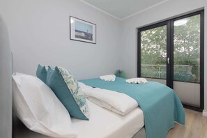 1 dormitorio, tabla de planchar con plancha, wifi y ropa de cama