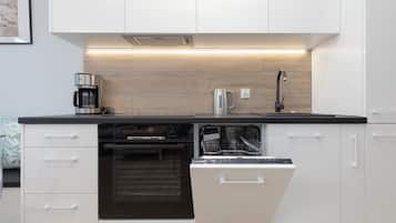 Kühlschrank, Ofen, Herdplatte, Geschirrspüler