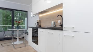 Frigorifero, forno, piano cottura, lavastoviglie