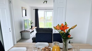 House, Multiple Beds | Private kitchen - Modern Spacious 4bed House Porthnewquay Hawthorn (Newquay)