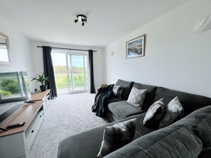 House, Multiple Beds | 4 bedrooms, free WiFi, bed sheets - Modern Spacious 4bed House Porthnewquay Hawthorn (Newquay)
