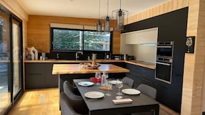 Fridge, microwave, oven, stovetop - Magnificent wooden villa in Lacanau port (Lacanau)
