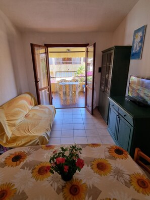 Living area - Three-room apartment in Villasimius in a location convenient to all services (Sardegna)
